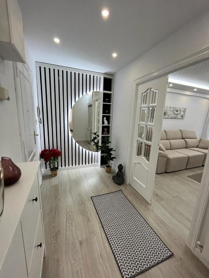 Apartamentos C&E Haro Bagian luar foto