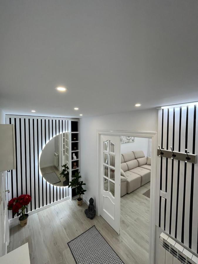Apartamentos C&E Haro Bagian luar foto