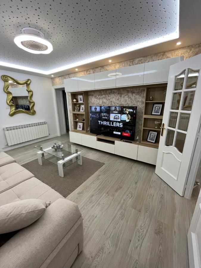 Apartamentos C&E Haro Bagian luar foto
