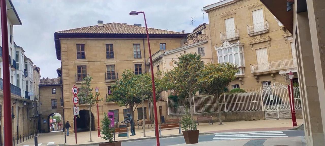 Apartamentos C&E Haro Bagian luar foto