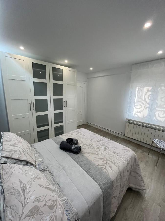 Apartamentos C&E Haro Bagian luar foto