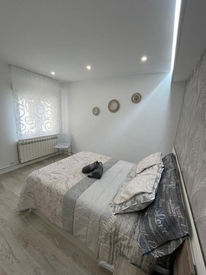 Apartamentos C&E Haro Bagian luar foto